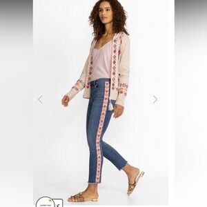 Johnny Was Phoebe Cropped Skinny Leg Jeans
Embroidered & frayed Hem Size 27 V8